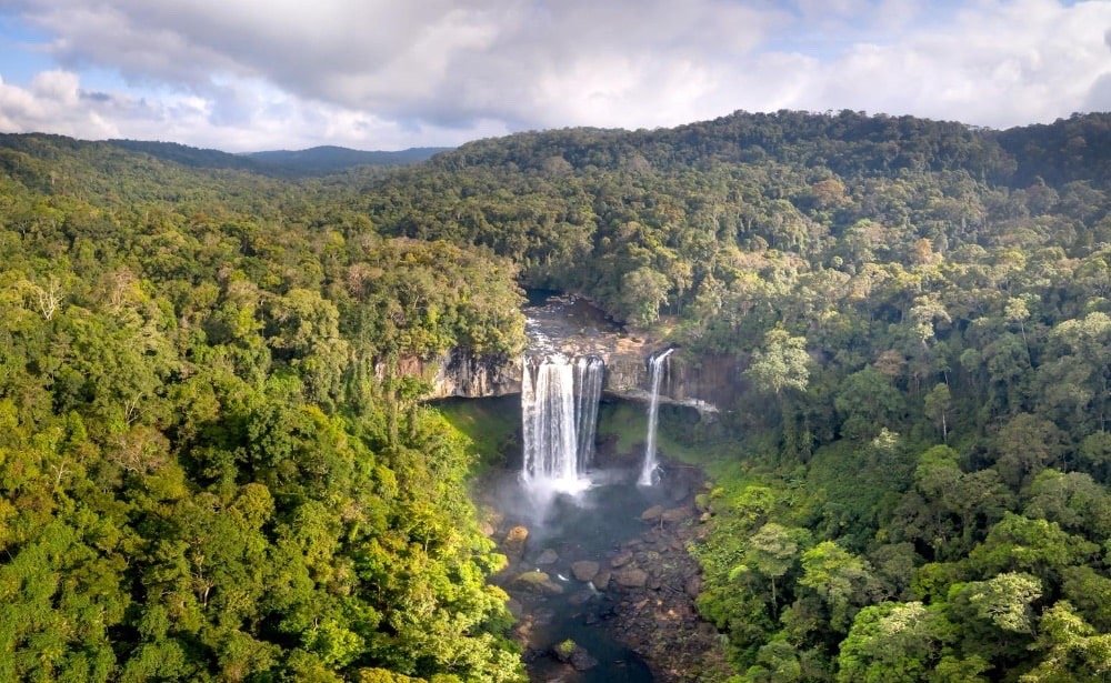 Pakse has several tourist highlights in UNESCO-listed Vat Phou, Si Phan Don also known as Four Thousand Islands, and the waterfalls of Bolevan Plateau.