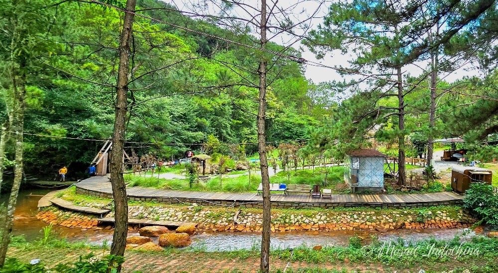 Dalat, a popular vacation city, has enjoyable outdoor cafés in large gardens.