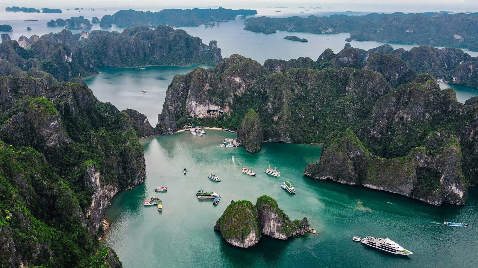 Ha Long Bay UNESCO World Heritage site – must-visit destination in Vietnam tour itineraries and cruise holiday packages