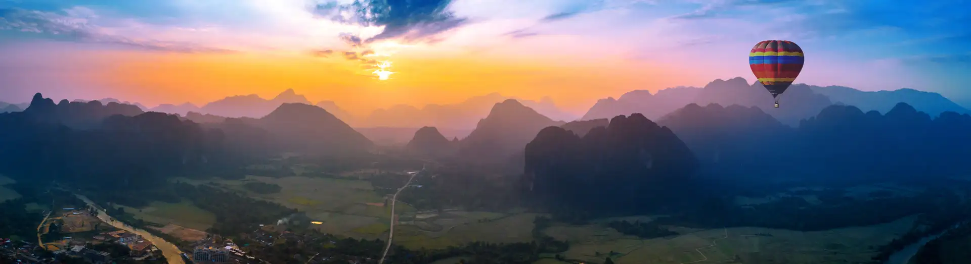 Hot-Air Balloon Ride in Vang Vieng, the most popular activity and adventure in the Lao city