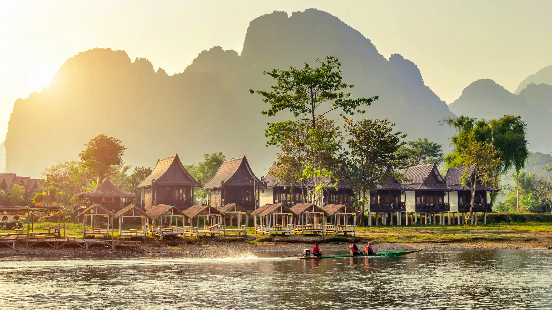 Vang Vieng, a Lao destination to enjoy natural landscapes and limestone karst in Laos