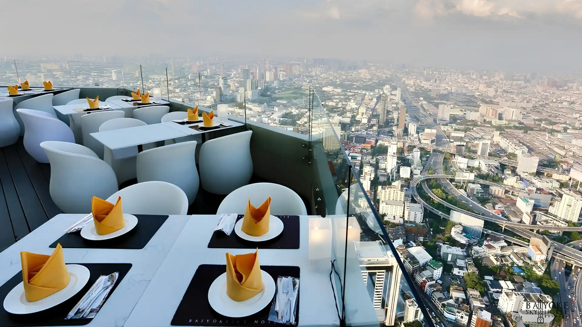 Baiyoke Sky buffet restaurants, a place to enjoy the view over Bangkok and international buffet