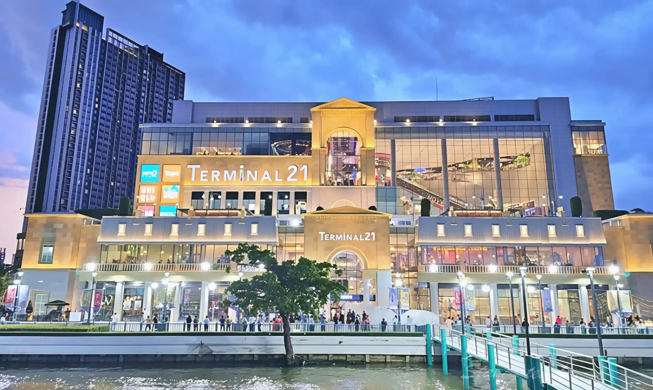 Terminal 21 in Rama 3 is a shopping mall with a special pier for dinner cruises on the Chao Phraya River.
