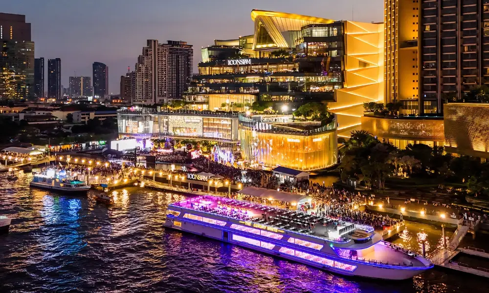 The Luxury White Dinner Cruise, one of the best dinner crusing experiences in Bangkok