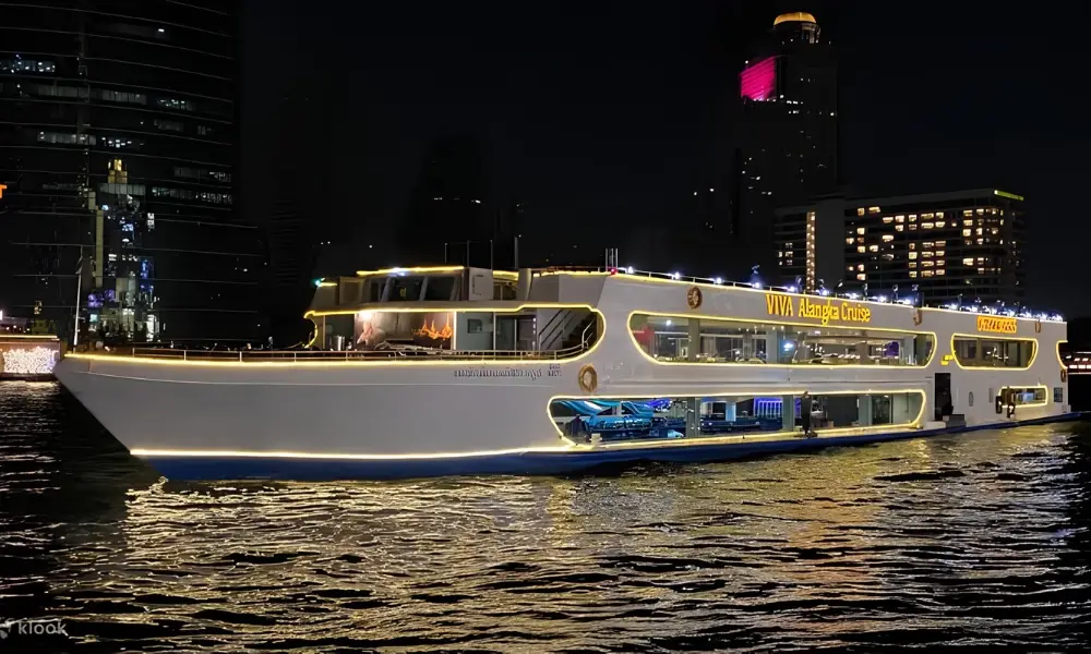 Viva Alangka Cruise offers colorful food menus, including Halal food, with free-flow beers.