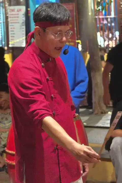 Bai Choi artist and performer in Hoi An