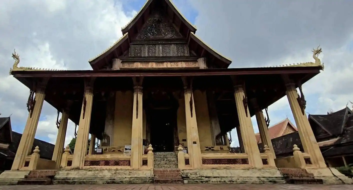 Wat Si Saket Temple, a peaceful, calm, hisotrical place, in Vientiane