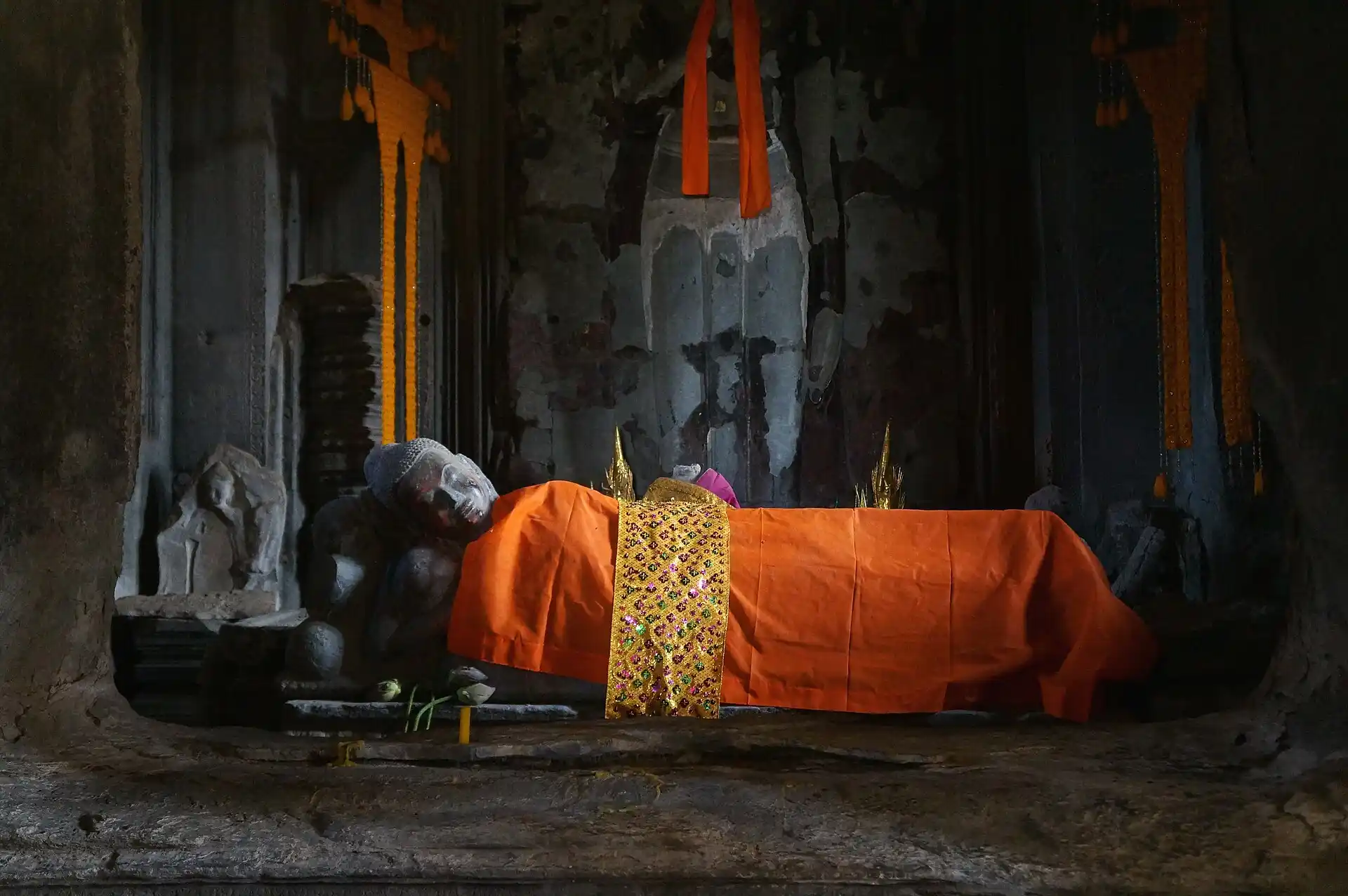 Reclining Buddha statue at Angkor Wat